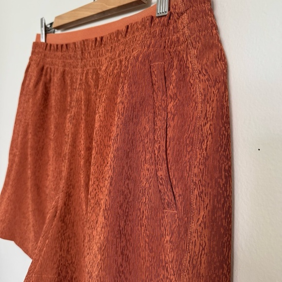 Athleta Women's Echo Short Burnt Orange active workout outdoors 5 inch Size 14 - Picture 2 of 10